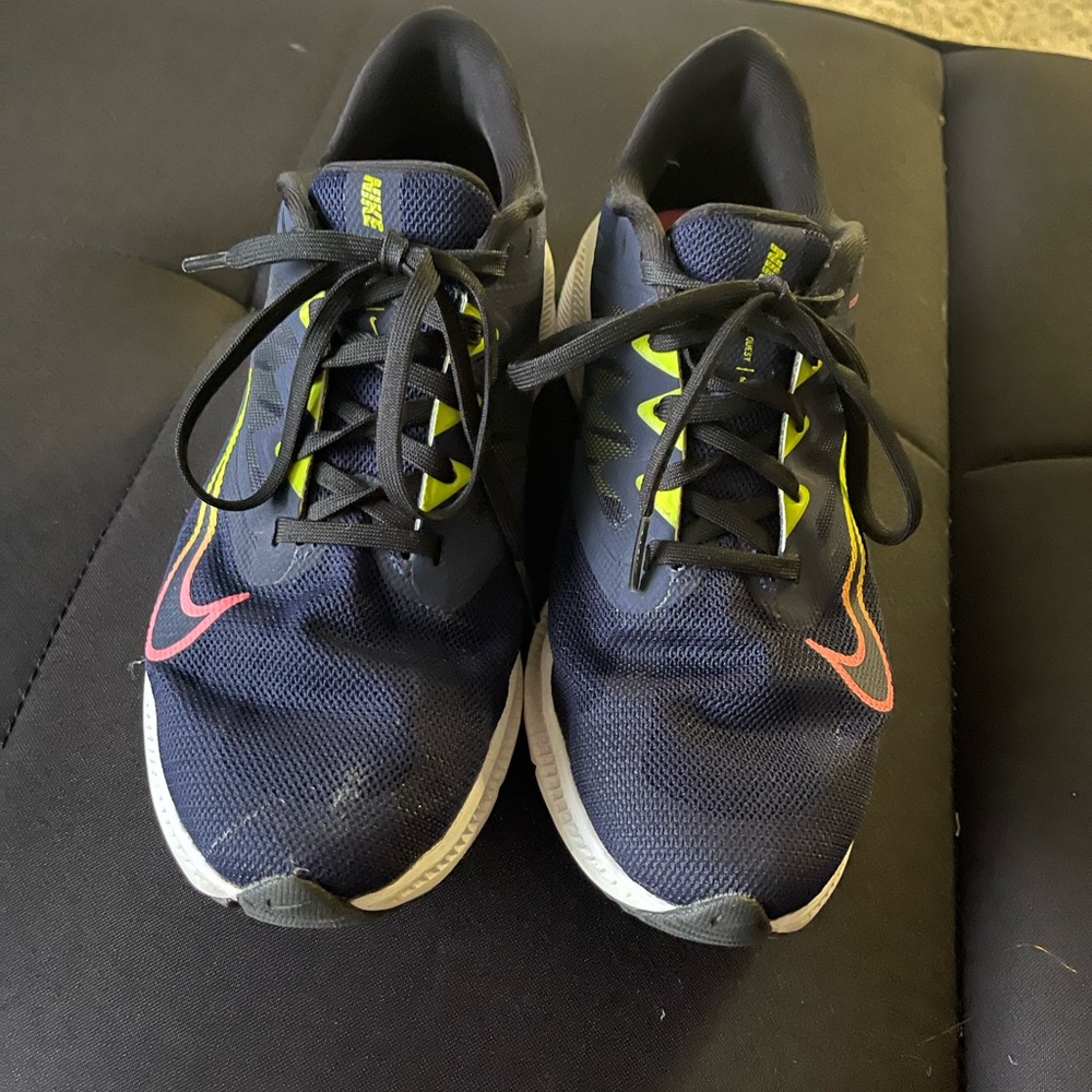 Nike womens quest 3 running shoes